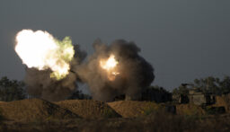 وسائل إعلام إسرائيلية: إطلاق صواريخ من قطاع غزة تجاه الغلاف دون دوي صفارات الإنذار