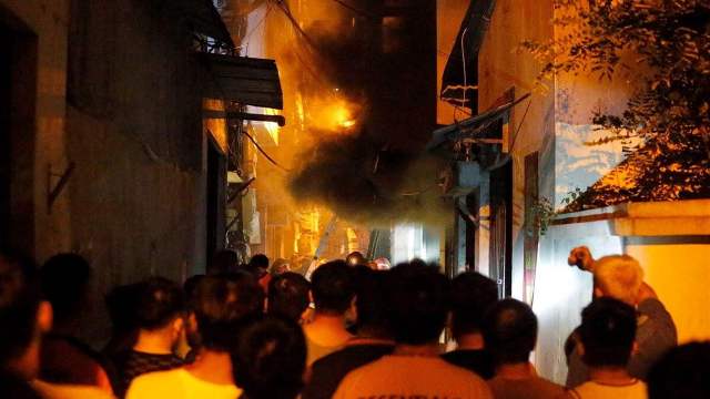 حريق في فيتنام يودي بحياة 14 شخصًا على الأقل!