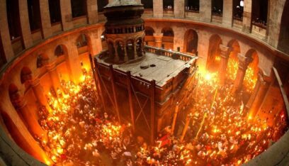 بالفيديو: فيض النور المقدس من قبر السيد المسيح في كنيسة القيامة في القدس