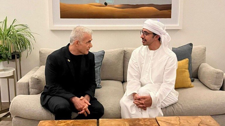 لابيد يناقش جهود صفقة تبادل الأسرى مع وزير خارجية الإمارات