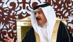 ملك البحرين في لقاء مع بوتين يؤكد دعم بلاده تطبيع العلاقات مع إيران
