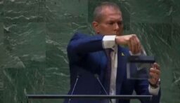مندوب “إسرائيل” مزّق ميثاق الأمم المتحدة بعد التصويت لصالح عضوية فلسطين بالهيئة