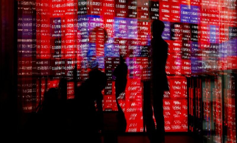 “نيكي” يغلق عند أعلى مستوى في أسبوعين مع تراجع الين