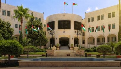 الأردن تدين اعتداء مستوطنين إسرائيليين متطرفين على قافلتي مساعدات أردنية