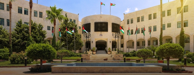 الأردن تدين اعتداء مستوطنين إسرائيليين متطرفين على قافلتي مساعدات أردنية