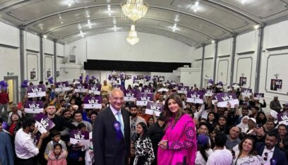 نائب بريطاني يستعين بنجمة من بوليوود لدعم حملته الانتخابية (فيديو)