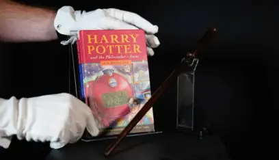 بمبلغ خياليّ.. بيع الرسم المائي لغلاف الكتاب الأول من سلسلة “هاري بوتر”