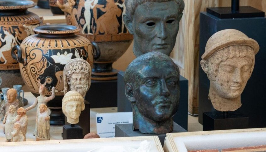 إيطاليا تستعيد مئات القطع الأثرية المنهوبة من الولايات المتحدة