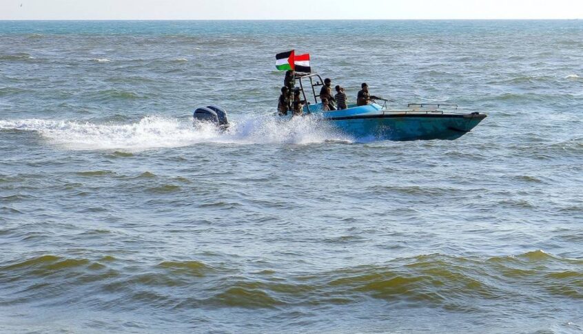 “وول ستريت جورنال”: كيف يقيّد اليمنيون القوات الأميركية في البحر الأحمر؟