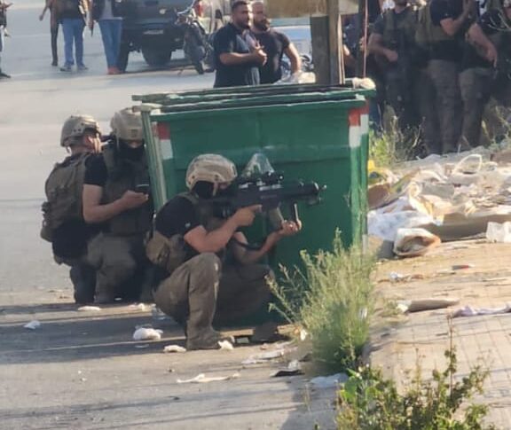الجيش: توقيف مُرتكب جريمة قتل أحد العسكريين بعد تبادل لإطلاق النار بينه وبين عناصرنا