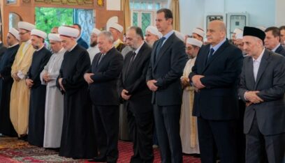 بالصور: الأسد يؤدي صلاة عيد الأضحى في جامع الروضة بدمشق