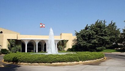 في عيد العمال.. القصر الجمهوري يكرم “أم عماد” بعد ٢٩ سنة من التفاني بالخدمة(بالفيديو)