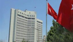 والي إسطنبول: لا بلاغات عن تهدم مبان نتيجة الزلزال
