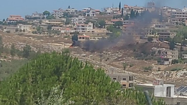 بالفيديو: جريح اثر استهداف مسيرة معادية لسيارة عند أطراف الشهابية