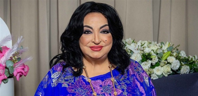 بالصور: وزير إماراتي يزور سميرة توفيق بمنزلها في أبو ظبي