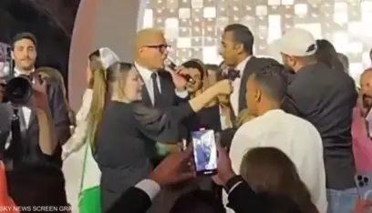 عمرو دياب يتحرك قضائيًا ضد “ضحية الصفعة”.. اليكم تفاصيل البلاغ