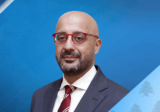 طائرة إماراتية وصلت الى بيروت محملة بمستلزمات للنساء النازحات