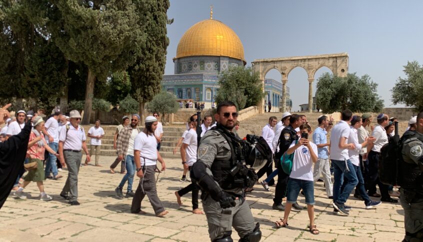 مستوطنون يقتحمون المسجد الأقصى