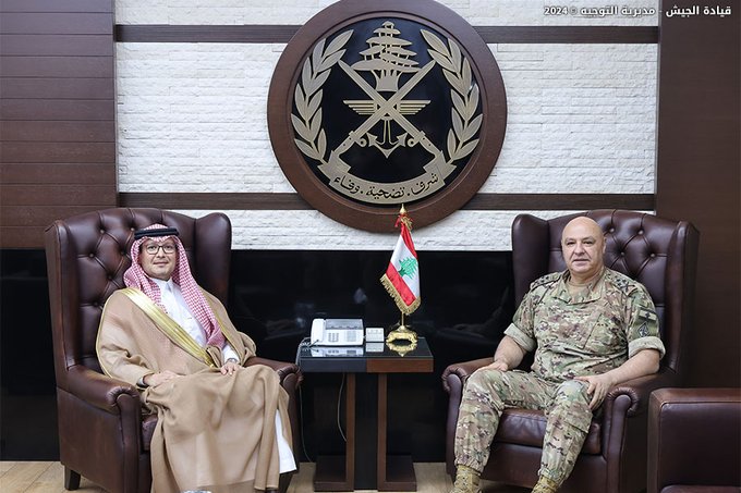 قائد الجيش استقبل  البخاري في اليرزة