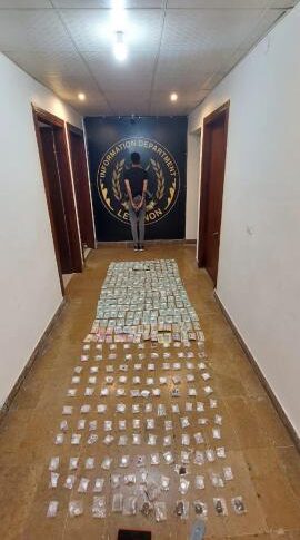 ينشط بعمليات ترويج المخدرات.. و”المعلومات” توقفه بالجرم المشهود