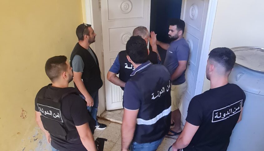 أمن الدولة في عكّار تُخلي بلدة رحبة من النازحين السوريّين المخالفين