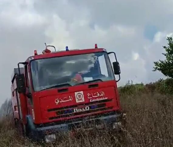 إهماد حريق أعشاب وأشجار بين الظهيرة ويارين جراء القصف الإسرائيلي