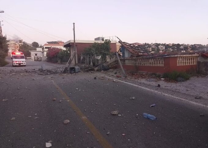 بالصورة: آثار إحدى الغارتين في الطيبة
