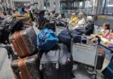 لبنان يعيش على “توقيت الحرب”.. زحمة في المطار والمستشفيات تستعد للطوارئ