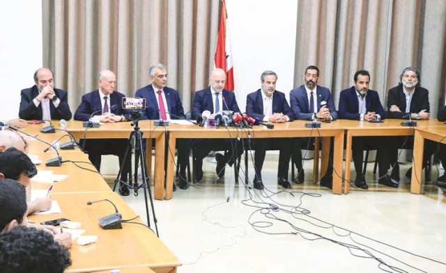 “تقاطع” متجدّد بين المعارضة والتيار على التشاور