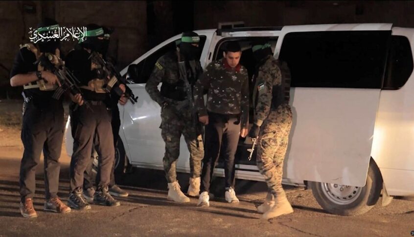 القناة 12 الإسرائيلية: عملية التحقق من جثامين المحتجزين بعد تسلمها من حماس قد تستغرق 48 ساعة