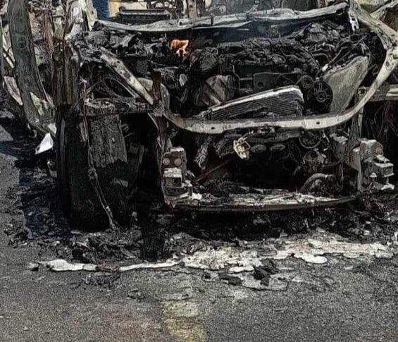 بالصورة: السيارة المستهدفة على طريق عام دمشق بيروت