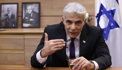 هجوم عنيف من لابيد على نتنياهو: ما يشغلك هو سلامتك الشخصية وراحة ابنك