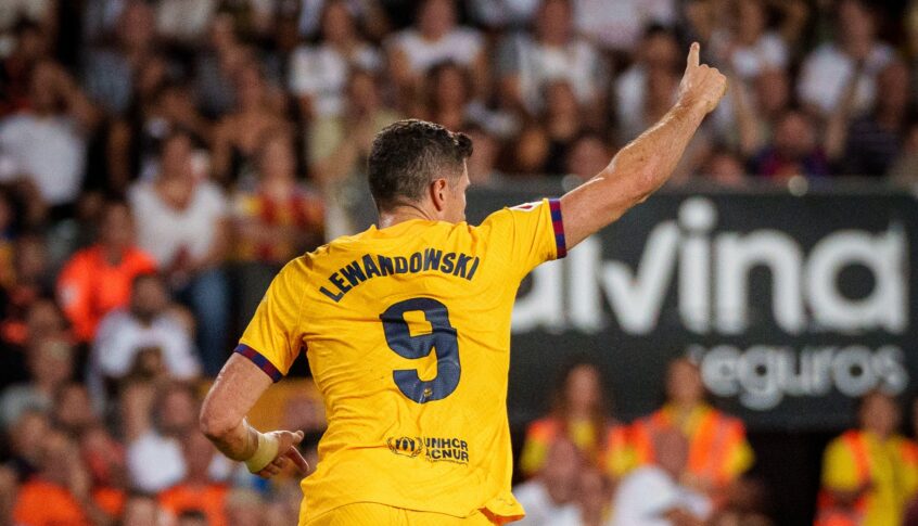 برشلونة يقلب تأخره إلى فوز مثير على فالنسيا