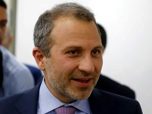 قرارات فصل من باسيل عبر الإعلام