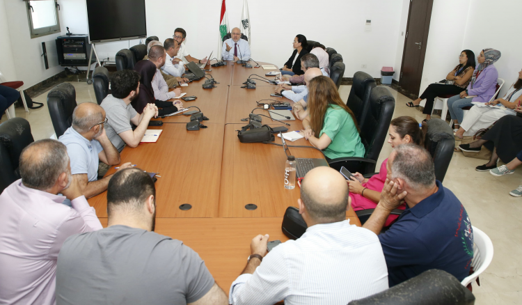 الأبيض التقى خلية الازمة في صيدا وجمعيات معنية بتقديم الخدمات للنازحين: لتنسيق المهمات مع الوزارة