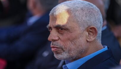 حماس: السنوار مواكب لعملية التفاوض والتواصل معه له أدواته الأمنية ويتم بسلاسة