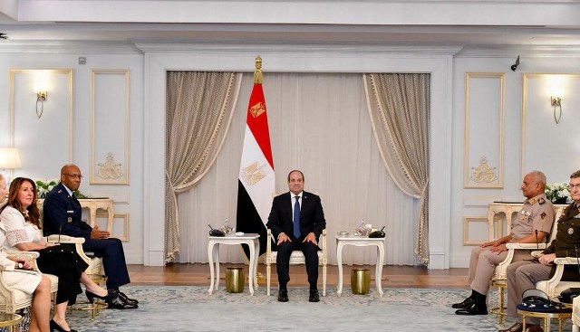 السيسي يستقبل براون: نحذر من “مخاطر” فتح جبهة جديدة في لبنان