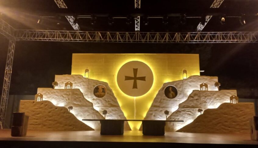 أجراس الكنائس في لبنان قرعت مساء اليوم اعلانا لتطويب البطريرك الدويهي