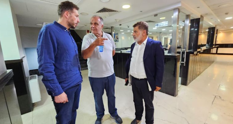 وزير الصناعة جال في مستشفى تعنايل العام