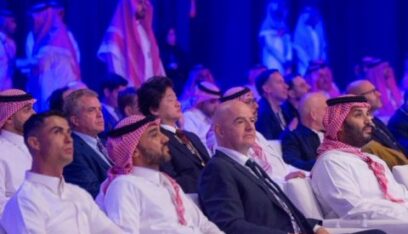 بالصور: رونالدو يخطف الأنظار بظهوره بالزي السعودي