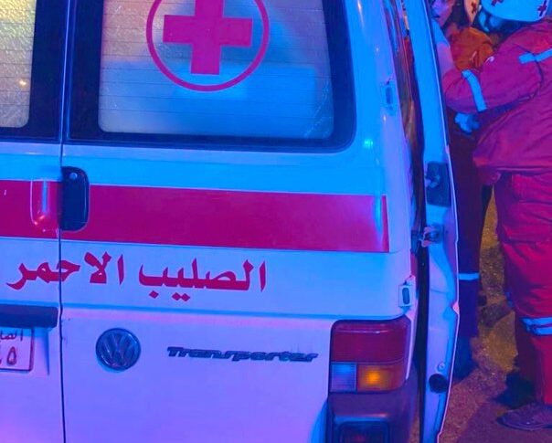 نقل ٣ جثث وجدت قرب الساتر الترابي في بلدة القصر الحدودية مع سوريا إلى مستشفى الهرمل الحكومي