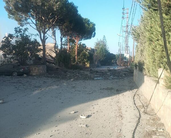 غارة إسرائيلية تستهدف منزلاً في زوطر الشرقية
