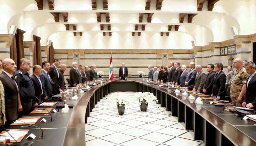 بدء جلسة طارئة للحكومة