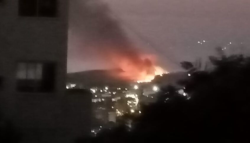 بالفيديو: اندلاع حريق بمكب النفايات في برج حمود – الدورة