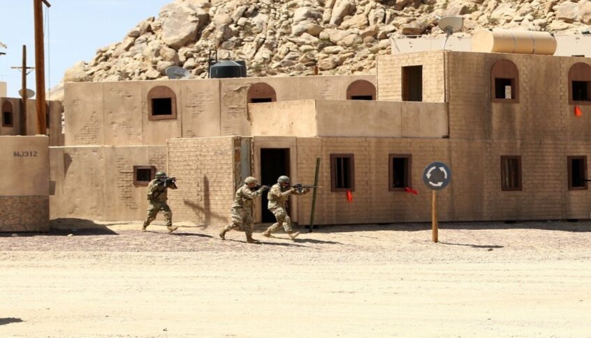 الجيش الروسي يعثر على خريطة أكبر قواعد الجيش الأميركي في عربة “برادلي” اغتنمها في خاركوف