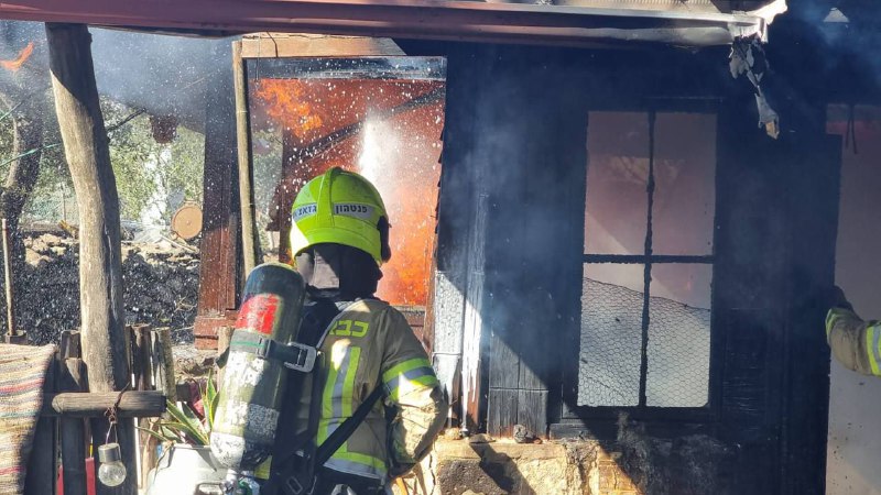 هيئة البث الإسرائيلية: الدفع بـ10 فرق إطفاء لإهماد حرائق إندلعت في أحراش بيريا في صفد بسبب صواريخ حزب الله