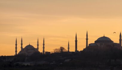 إعادة قلادة ذهبية عمرها 2500 عام إلى تركيا تم تهريبها إلى اميركا قبل 4 عقود