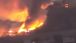 حريق من جراء المفرقعات في مجمع في بلدة كفرجرة