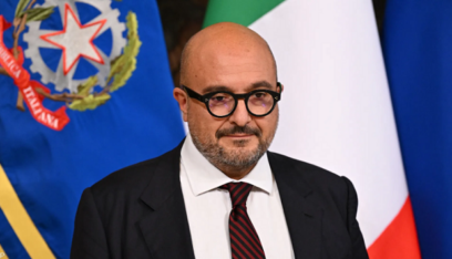 وزير إيطالي يستقيل بسبب علاقة غرامية.. ويطلب الصفح
