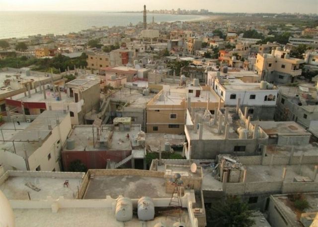 اصابات بغارة على مخيم البص